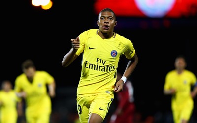 亿博电竞精华-伊布评价瑞典队未来前景